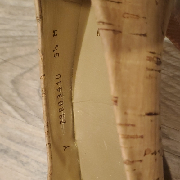 Stuart Weitzman Logo Plainfield Natural Cork Peep Toe Platform Pump - Picture 8 of 9
